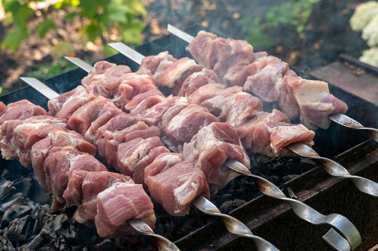 Kebab Turco Doner: Carne de Frango ou Cordeiro Temperada e Aromática