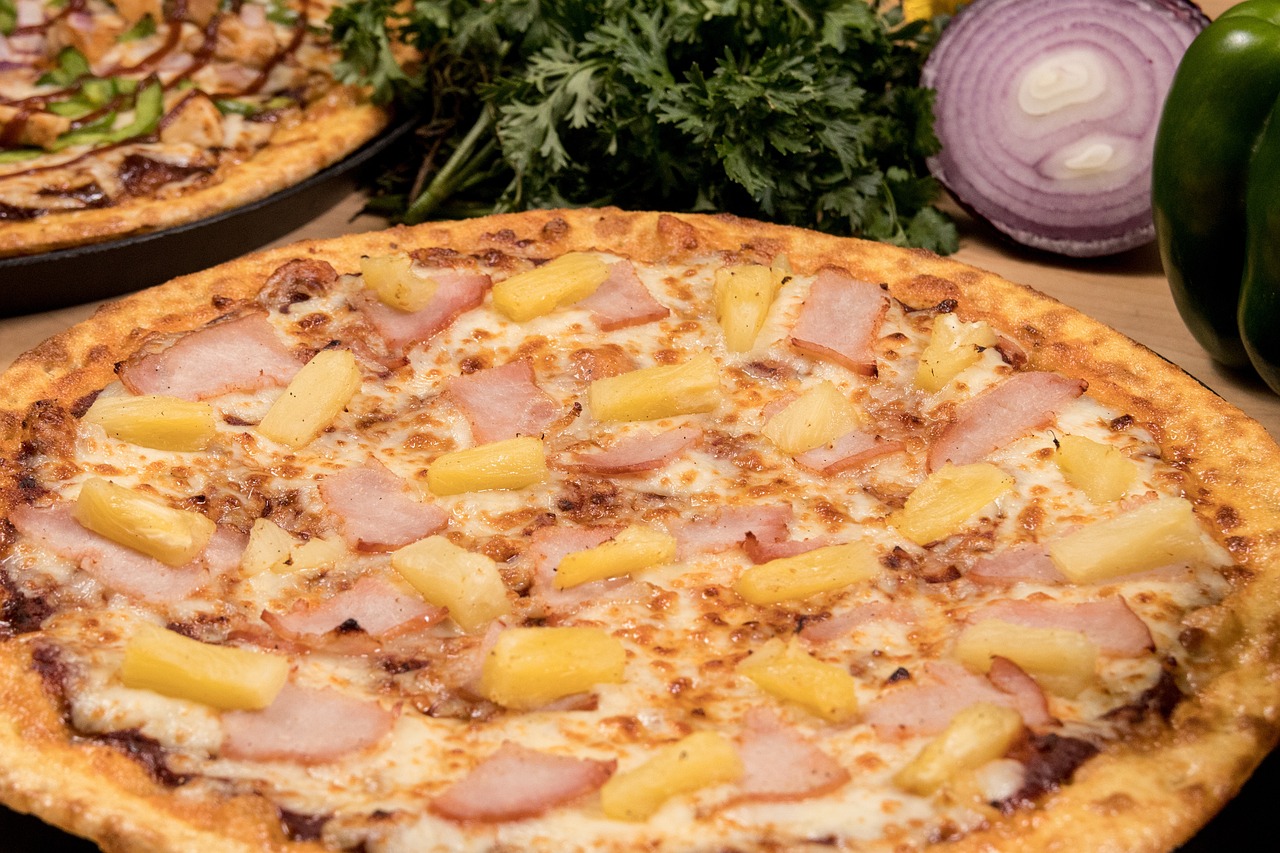 Tropical Twist: Hawaiian Pizza Recipe with Pineapple and Ham