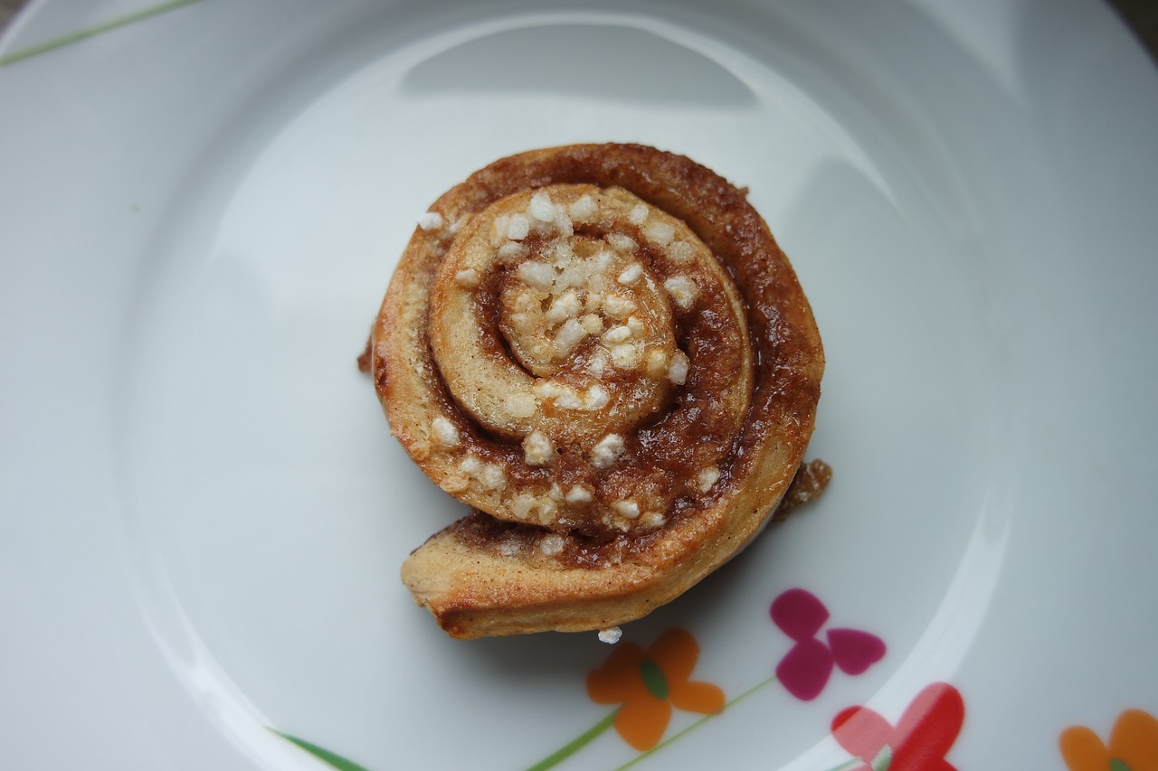 Serving and Enjoying Kanelbullar