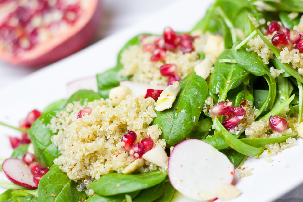 Spinach and Quinoa Salad with Cranberries and Almonds: Nutrient-Packed