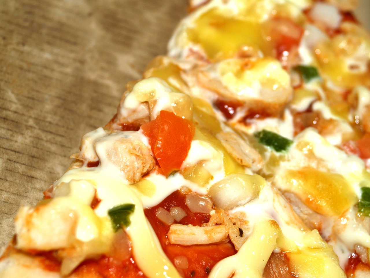 Baharatlı Lezzetler: Acılı Sosisli Pizza Tarifi
