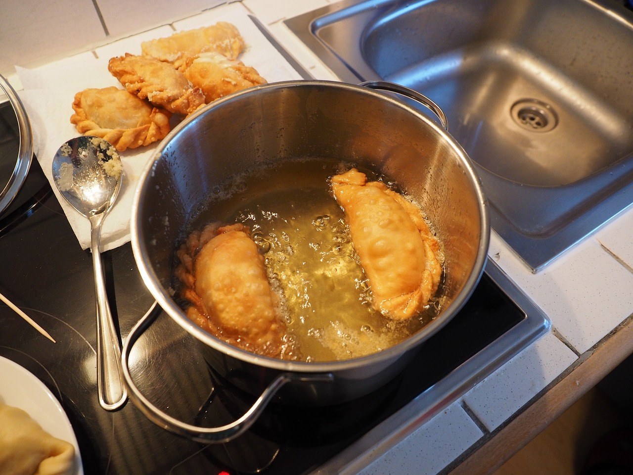 Empanadas Argentinas: Delicioso Bocadillo Relleno de Masa y Carne