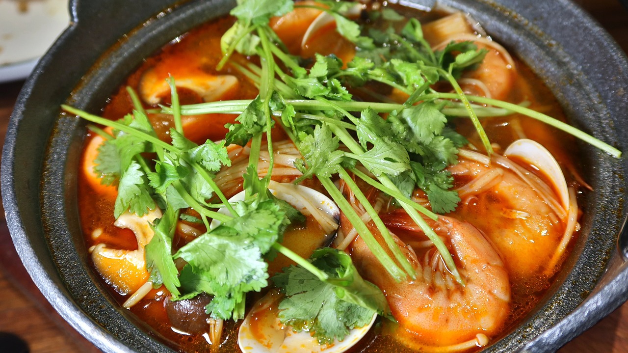 Soupe Tom Yum et Autres Saveurs Épicées : Les Meilleures Recettes de Soupe Thaïlandaise à Faire à la Maison