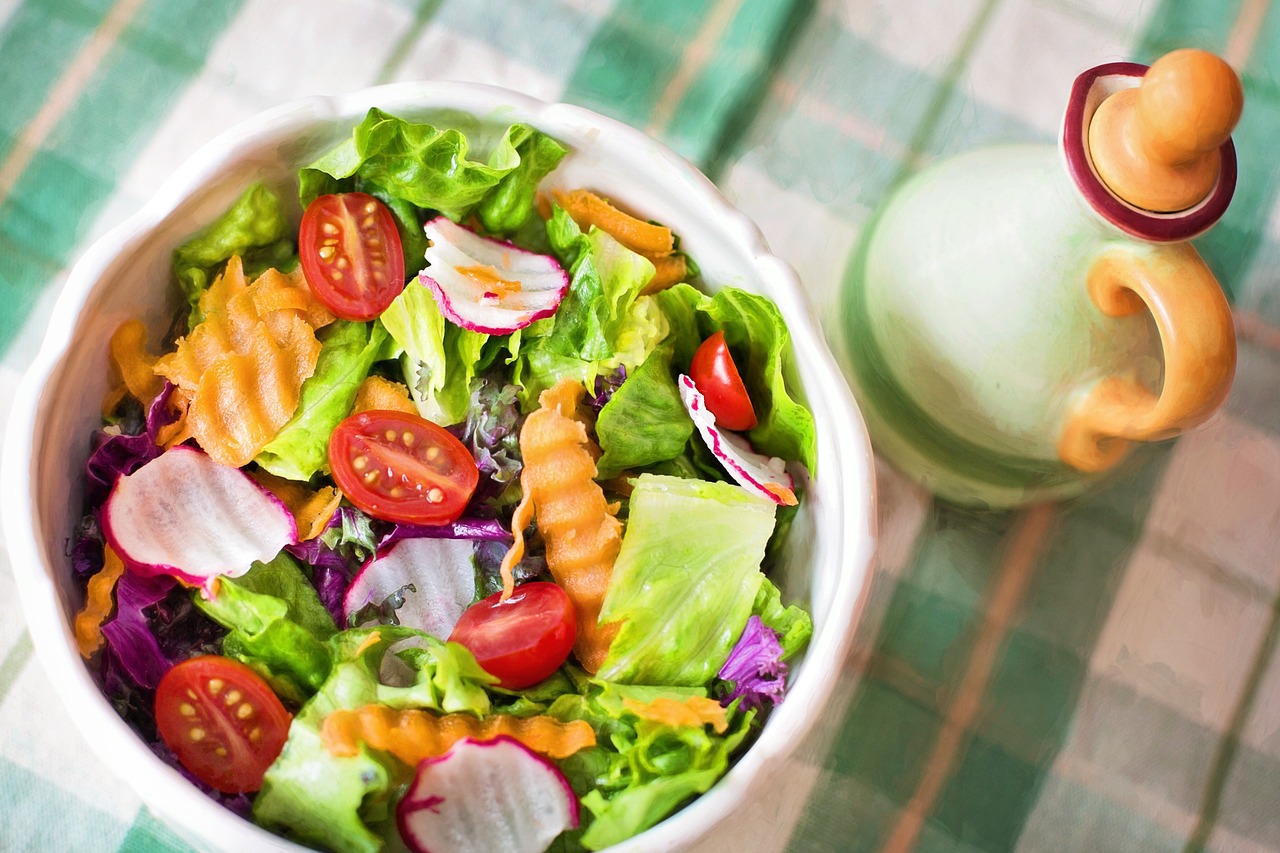 Spring Mix Salad with Berries and Goat Cheese: Sweet and Savory