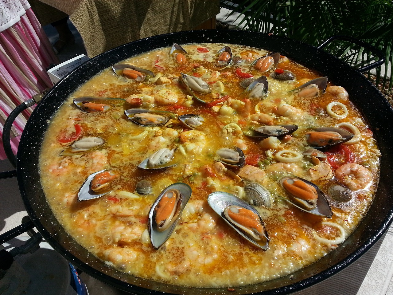 Receta de paella valenciana de mariscos española