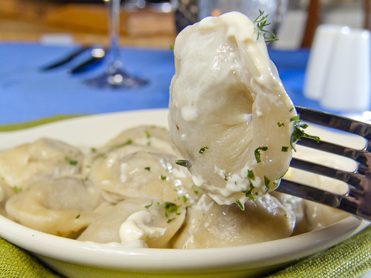 Fiesta de Pelmeni: La Manera Más Sabrosa de Recibir a tus Amigos