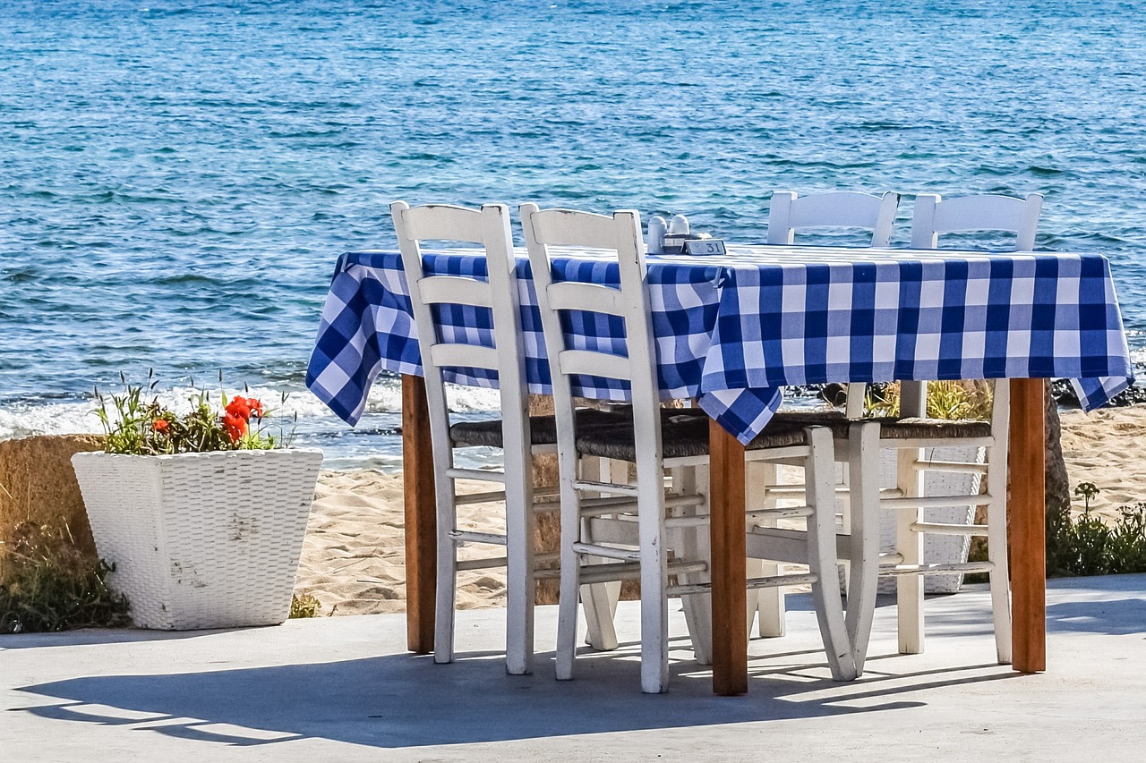 Jantar em Taverna: Guiando Você pelas Especialidades de Tavernas Gregas