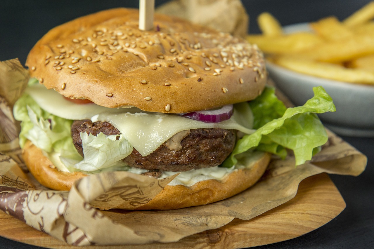 American-Style Cheeseburger: The Basics of Flavor