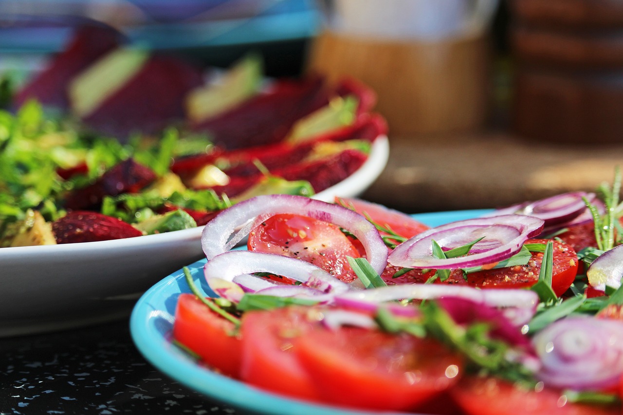 Salade de Betteraves et Chèvre Frais : Élégance et Fraîcheur