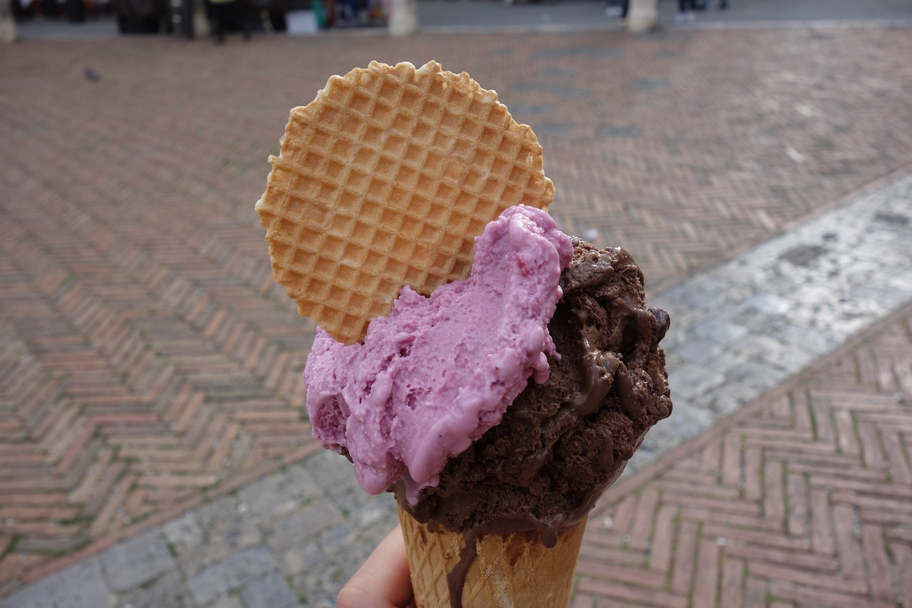 Festin de Gelato Italien : Boules Crémeuses et Rafraîchissantes