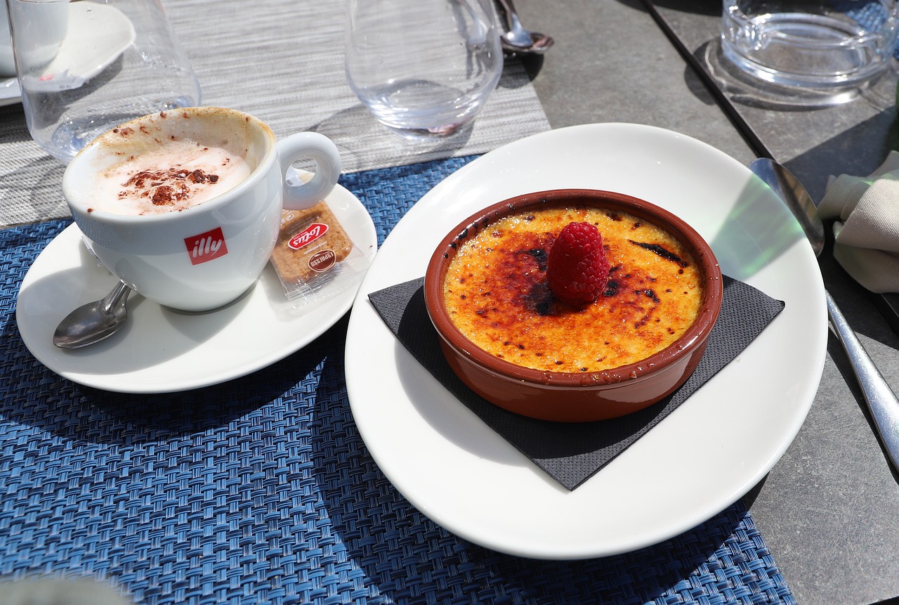 Classic Crème Brûlée: Luxurious French Dessert