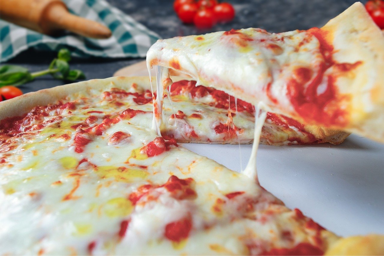 Pizza Jambon Cru Roquette : L'Équilibre des Saveurs