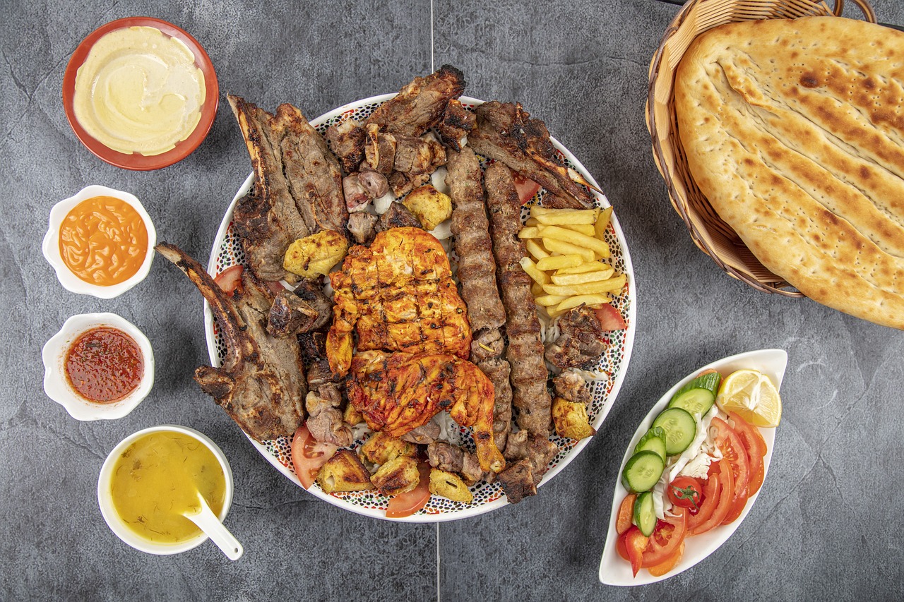 Kebab Turco Doner: Carne de Pollo o Cordero Condimentada y Aromática