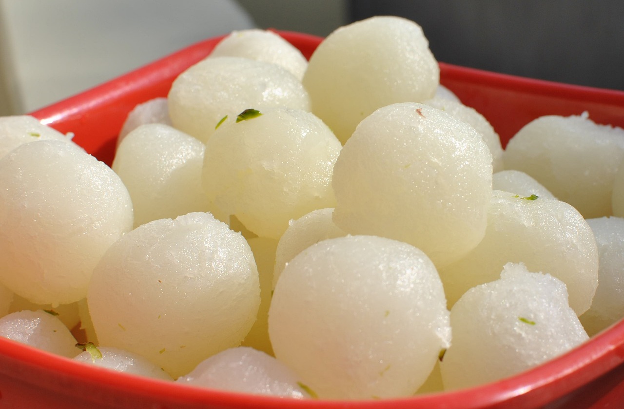 Rasgulla et Autres Desserts : Recettes de Rasgulla et d'Autres Desserts Indiens Sucrés