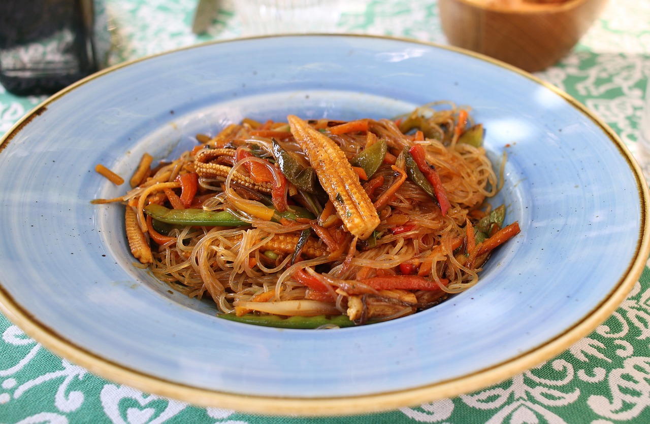 Egzotik Tatlar: Thai Stili Makarna Salatası Tarifi