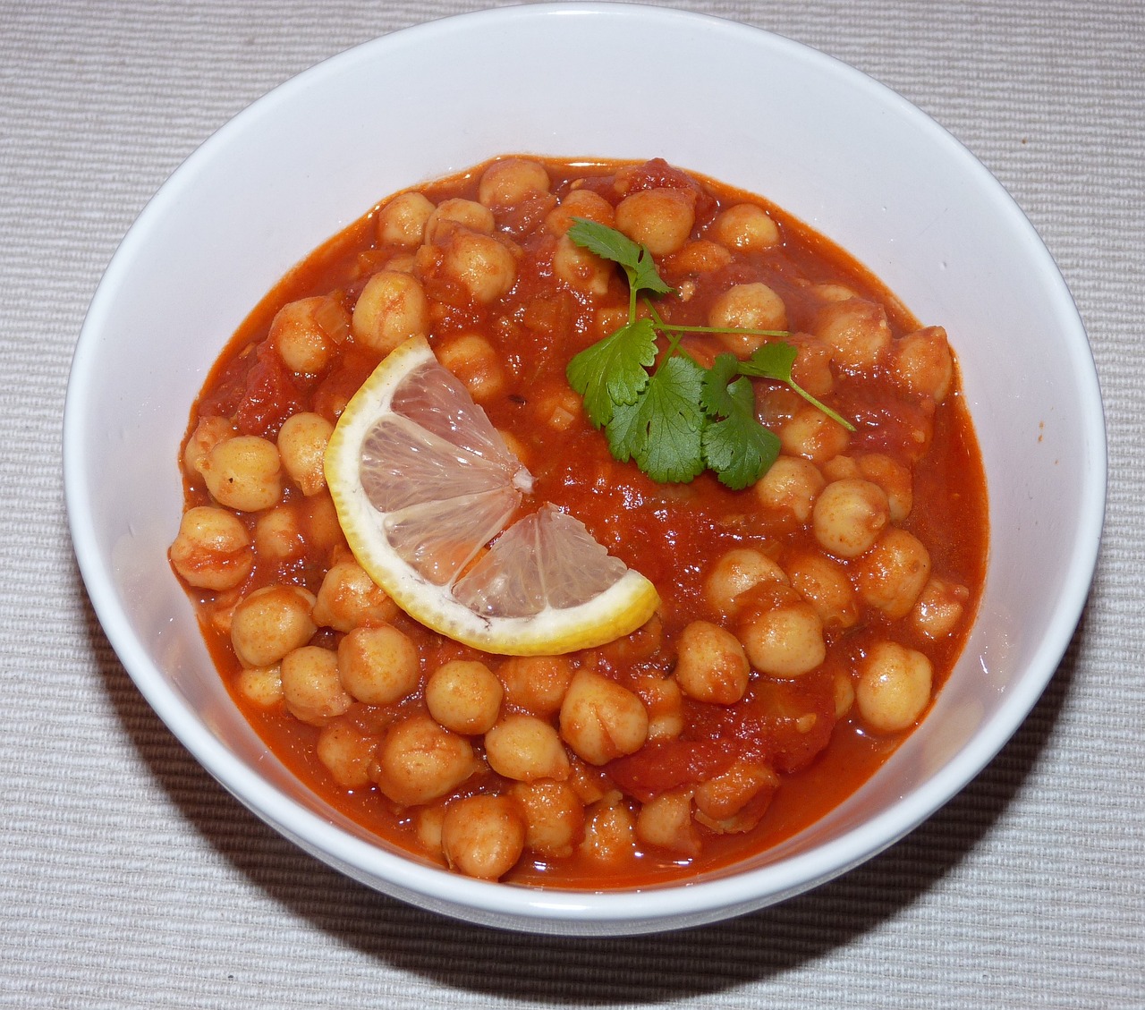 Chana Masala Tarifi: Baharatlı Nohutlu Hint Yemeği