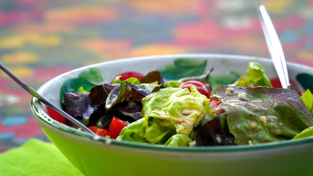 Meyve ile Tatlandırılmış: Çilek ve Avokado Salatası Tarifi