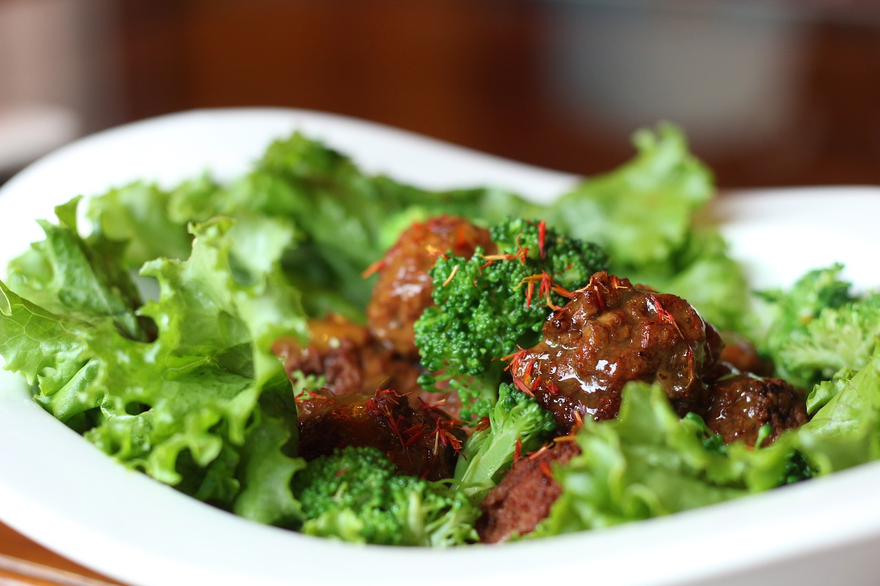 Ensalada de Brócoli y Pasas: Crujiente y Saludable