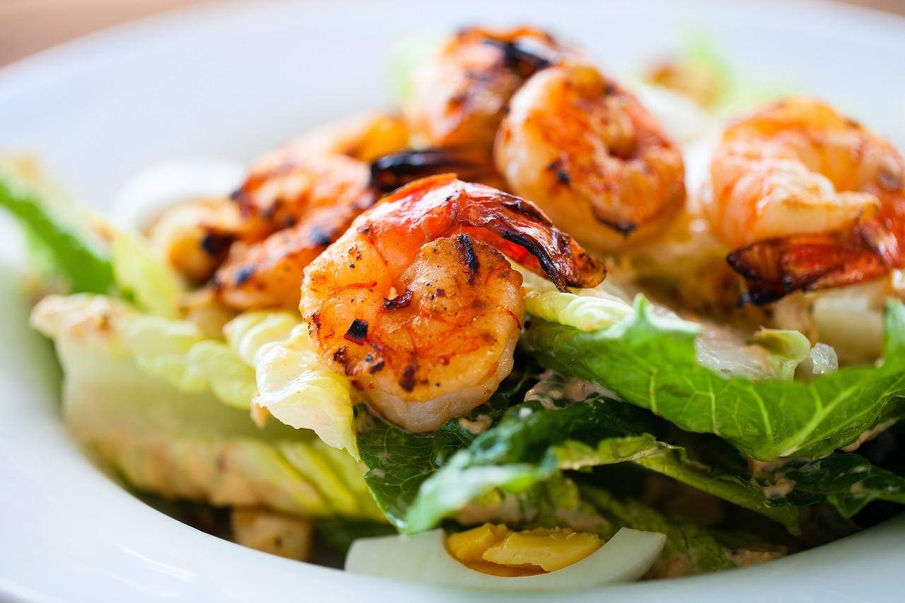 Shrimp and Mango Salad with Citrus Vinaigrette: Tropical Bliss