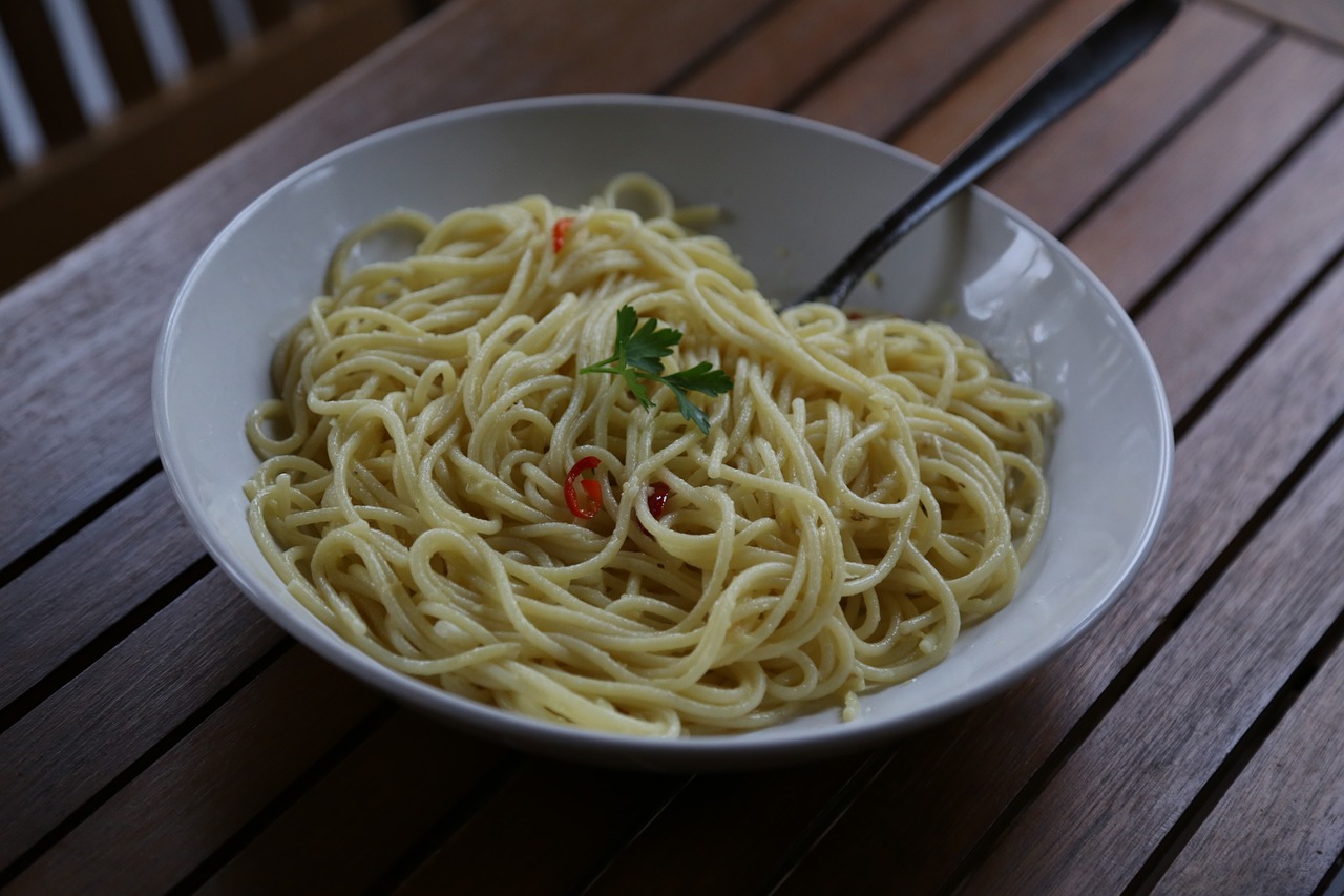 Spaghetti aux Tomates Séchées et aux Olives : Un Voyage en Méditerranée