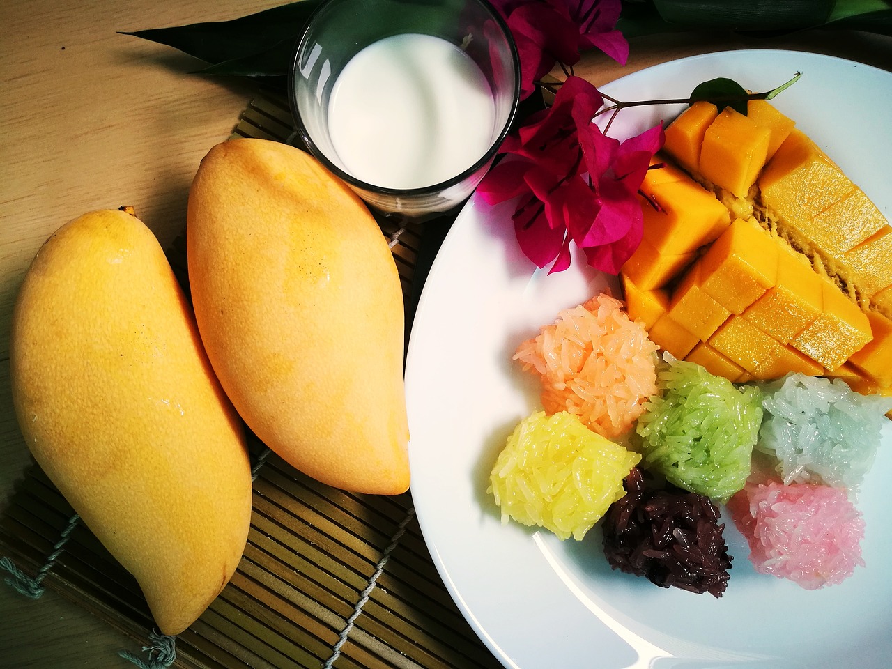 Riz Gluant à la Mangue Thaïlandaise : Douceur Tropicale à Chaque Bouchée