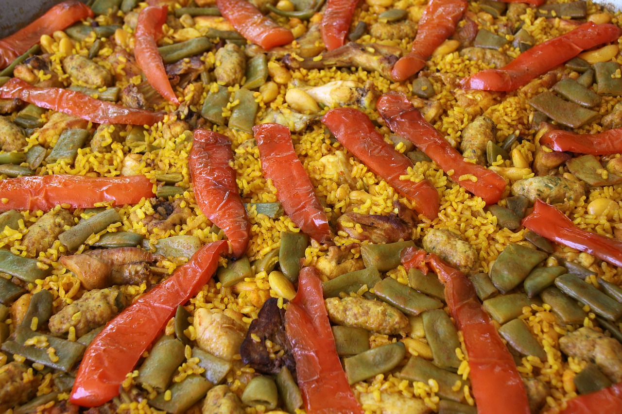 Spanische Paella Valenciana: Die Perfekte Kombination aus Meeresfrüchten und Fleisch