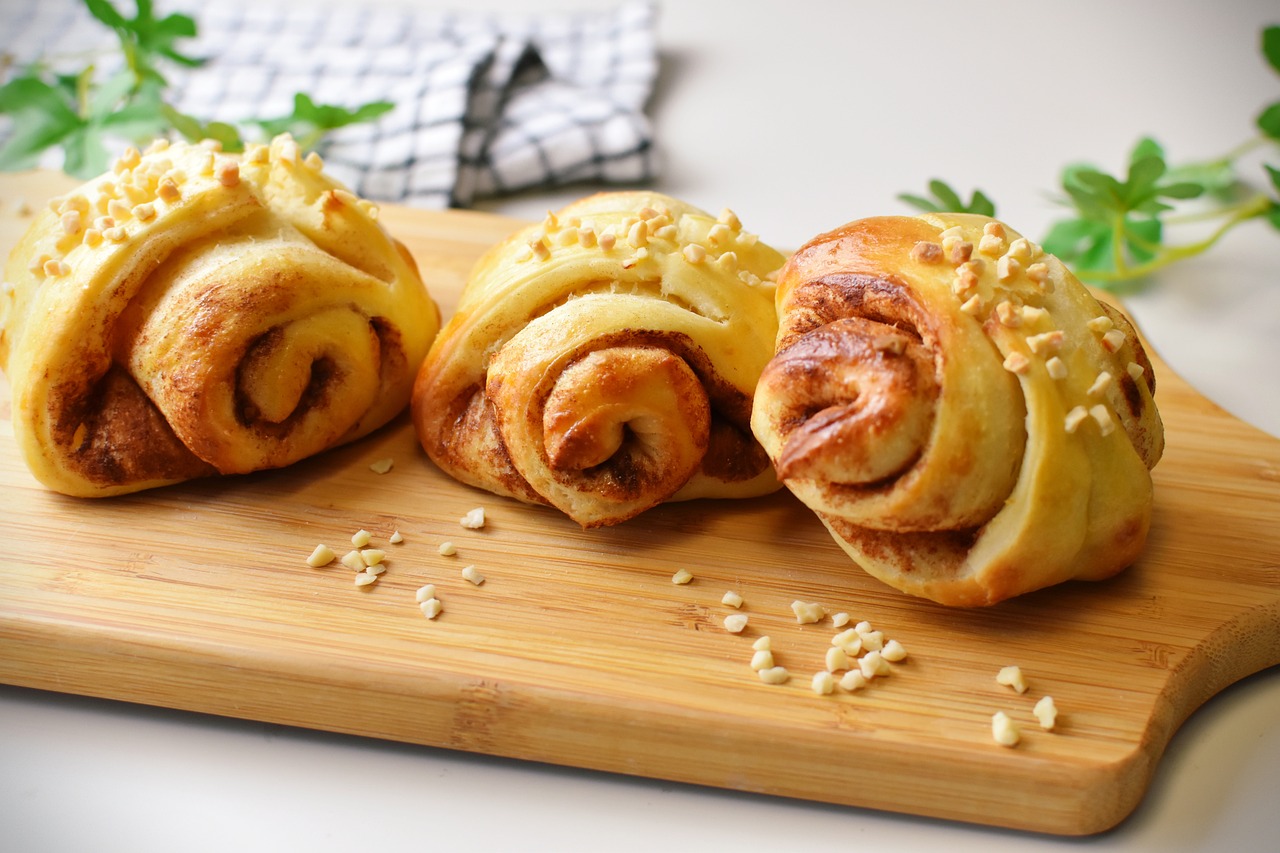 Scandinavian Kanelbullar: Cinnamon-Spiced Bliss