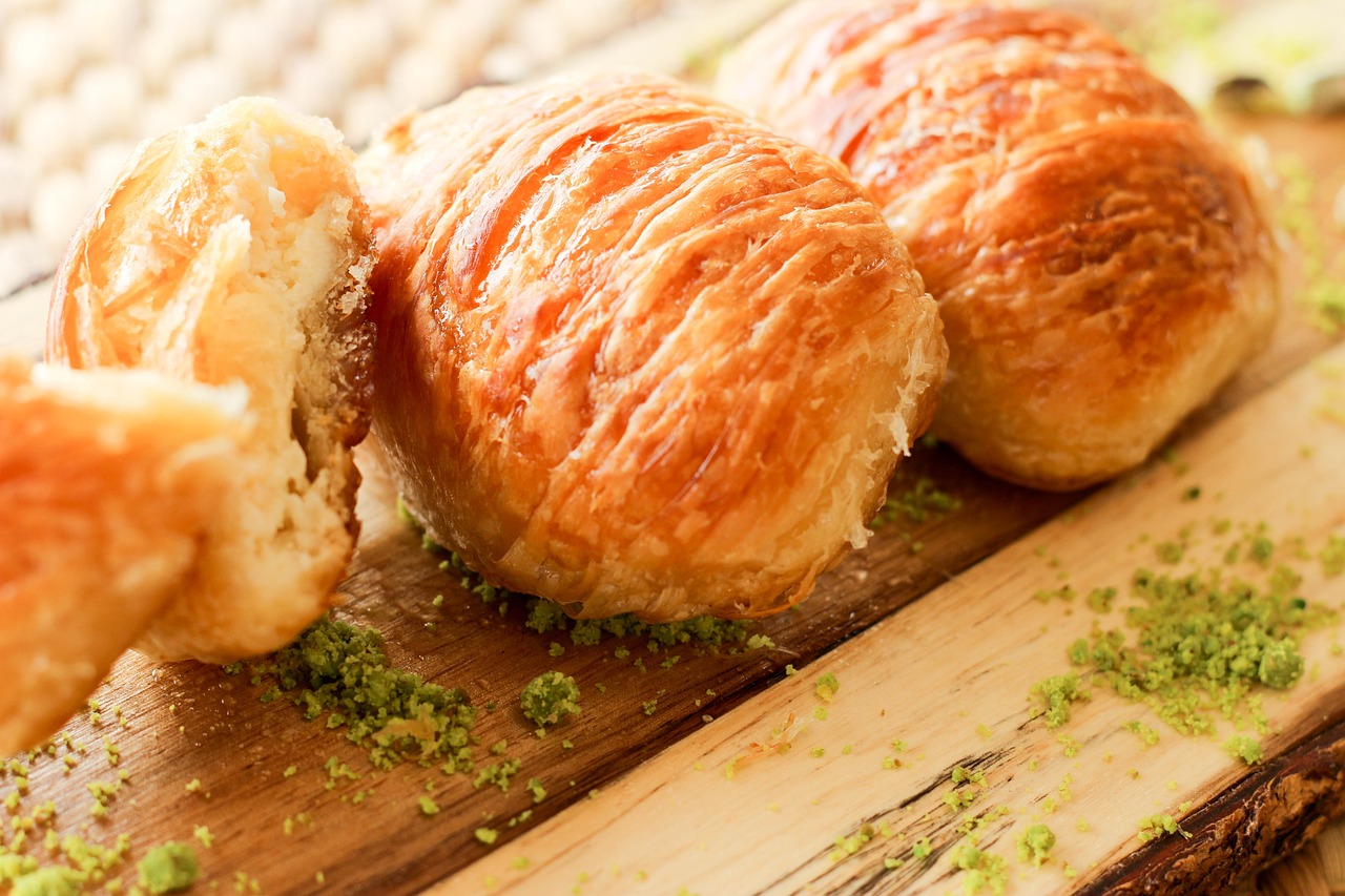 Rouleaux de Baklava Marocains : Délicatesses Noisettes et Feuilletées