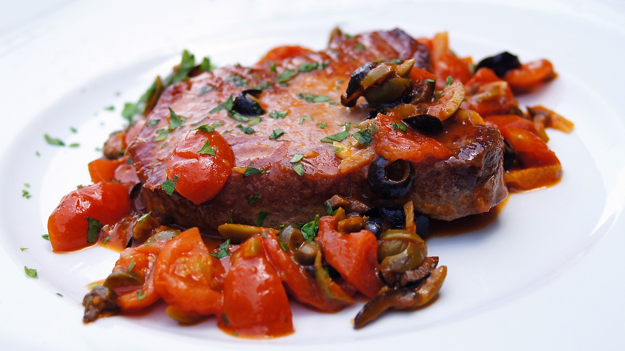 Bistecca alla Fiorentina Italiana: Bistec de Solomillo de Res en Rodajas Finas y a la Parrilla