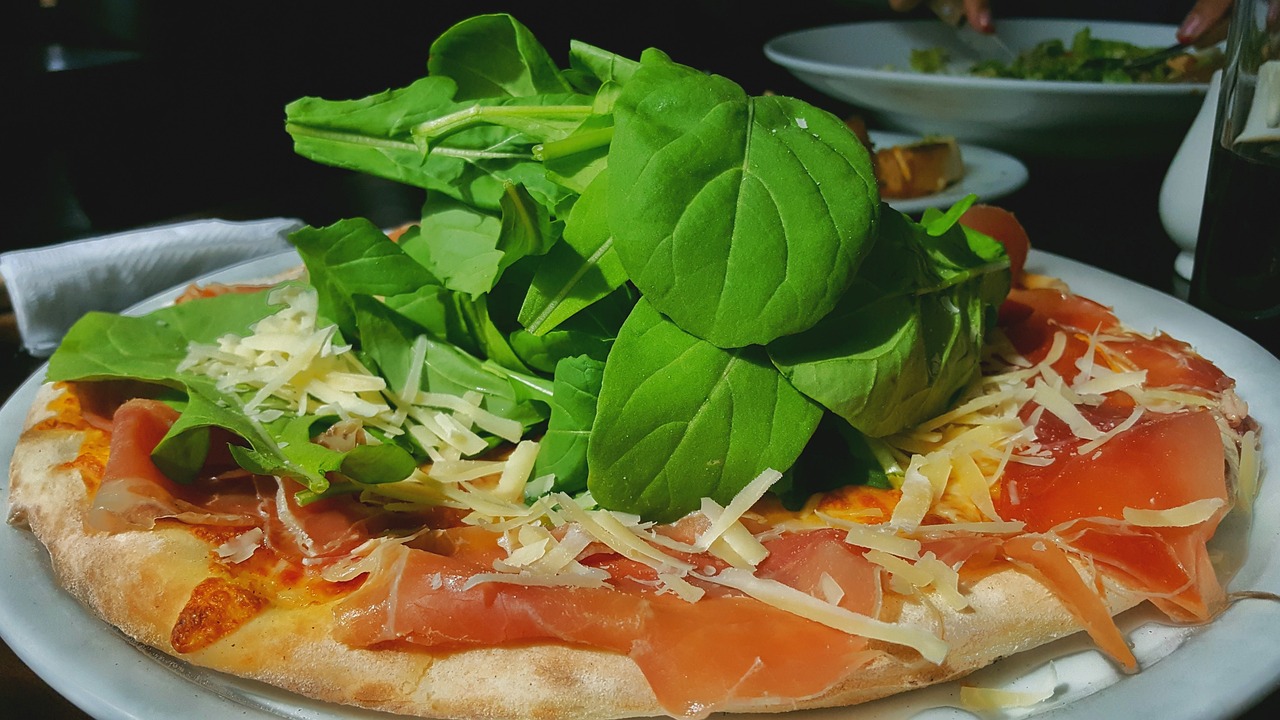 Pizza Saumon Épinards : Fraîcheur Marine et Verdure