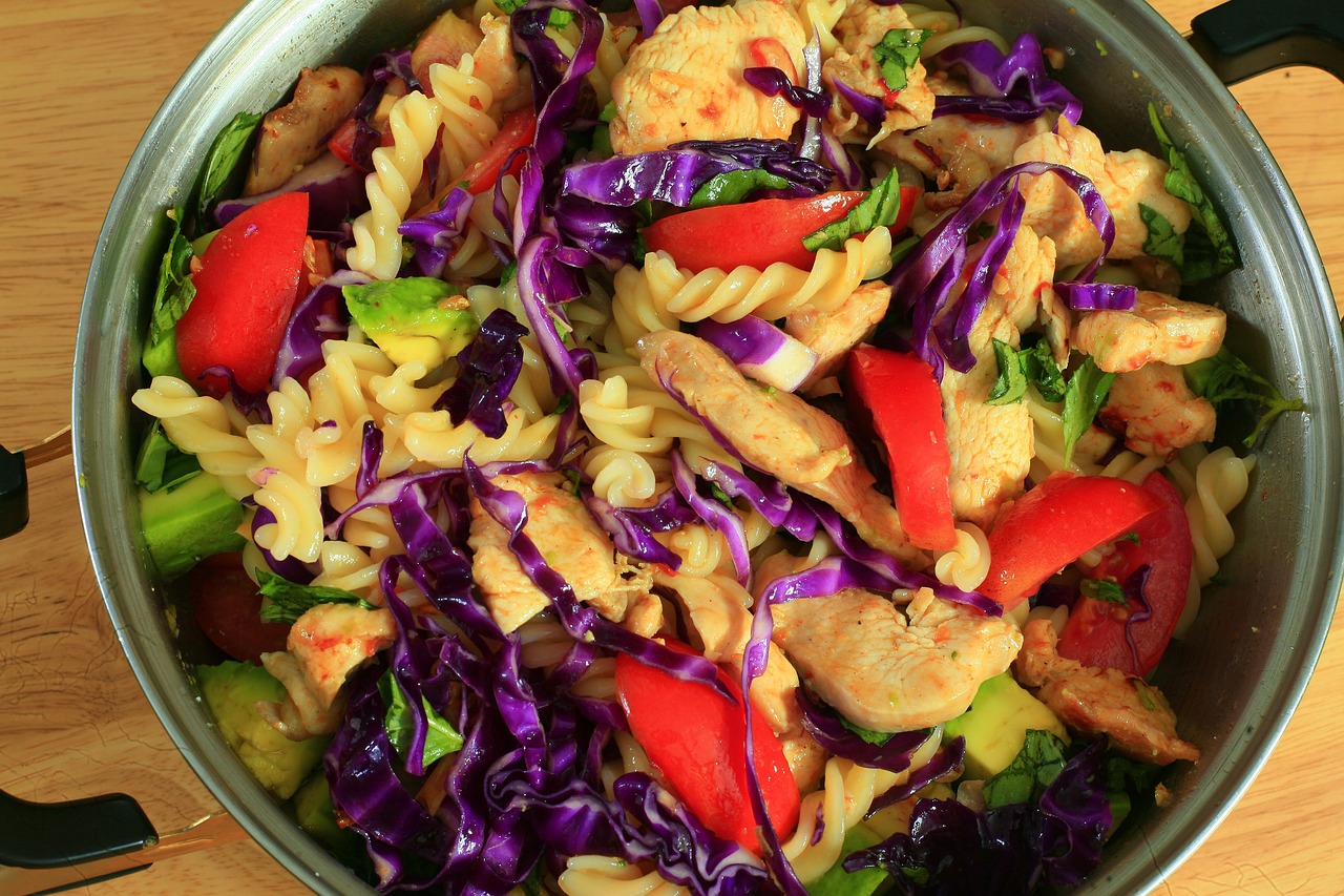Hızlı ve Pratik: Tavuklu Makarna Salatası Tarifi
