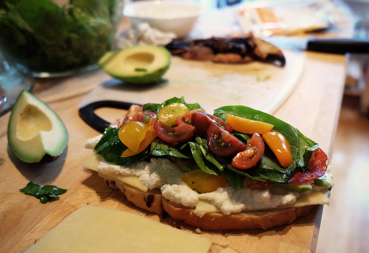 Ensalada de Aguacate y Camarones: Frescura del Mar