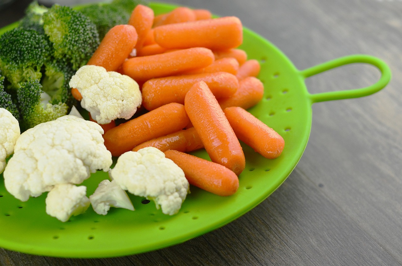 Brokkoli-Blumenkohl-Salat mit Curry-Dressing: Exotisch und gesund