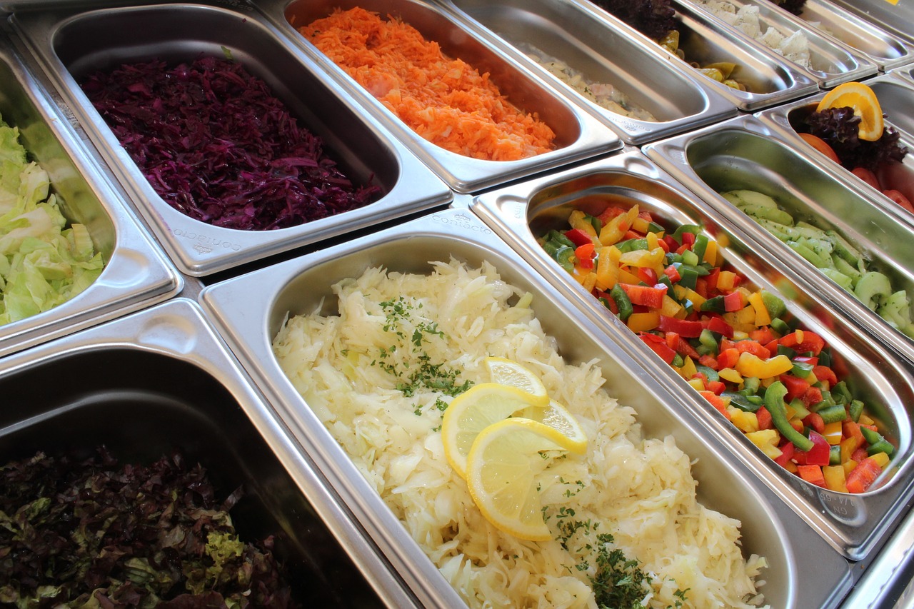 Gurme Seçenek: Somon ve Narlı Quinoa Salatası Tarifi