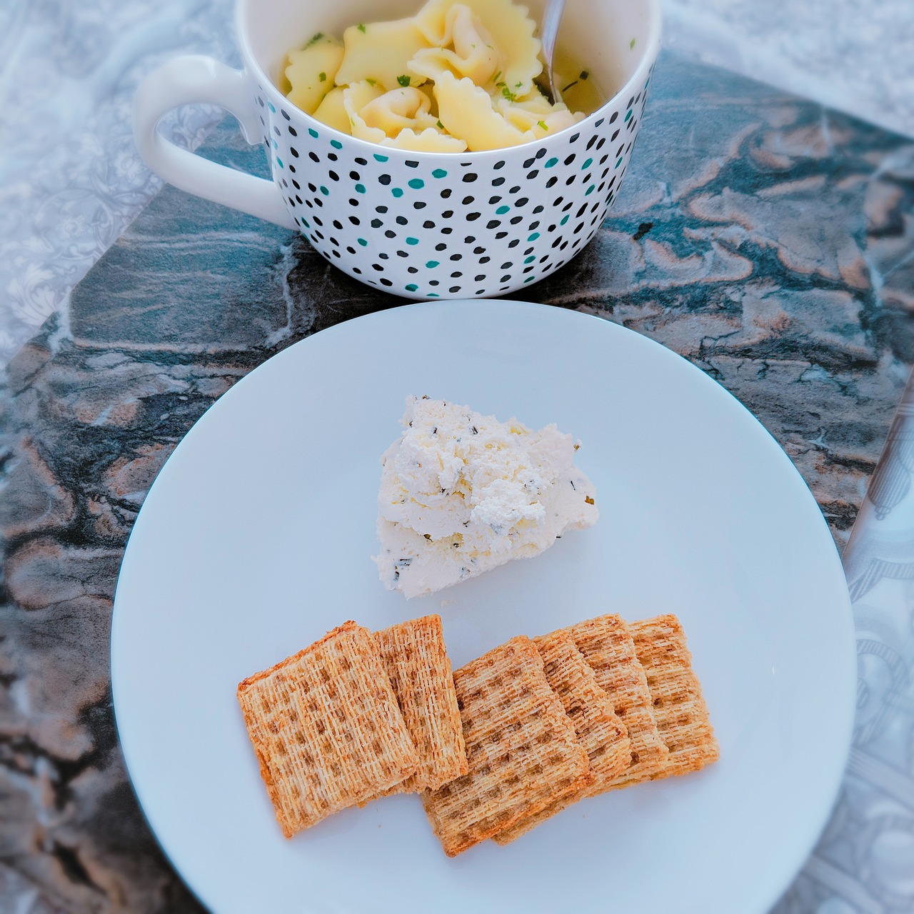 Tortellini mit Schinken-Sahne-Sauce: Ein Genuss für die Sinne