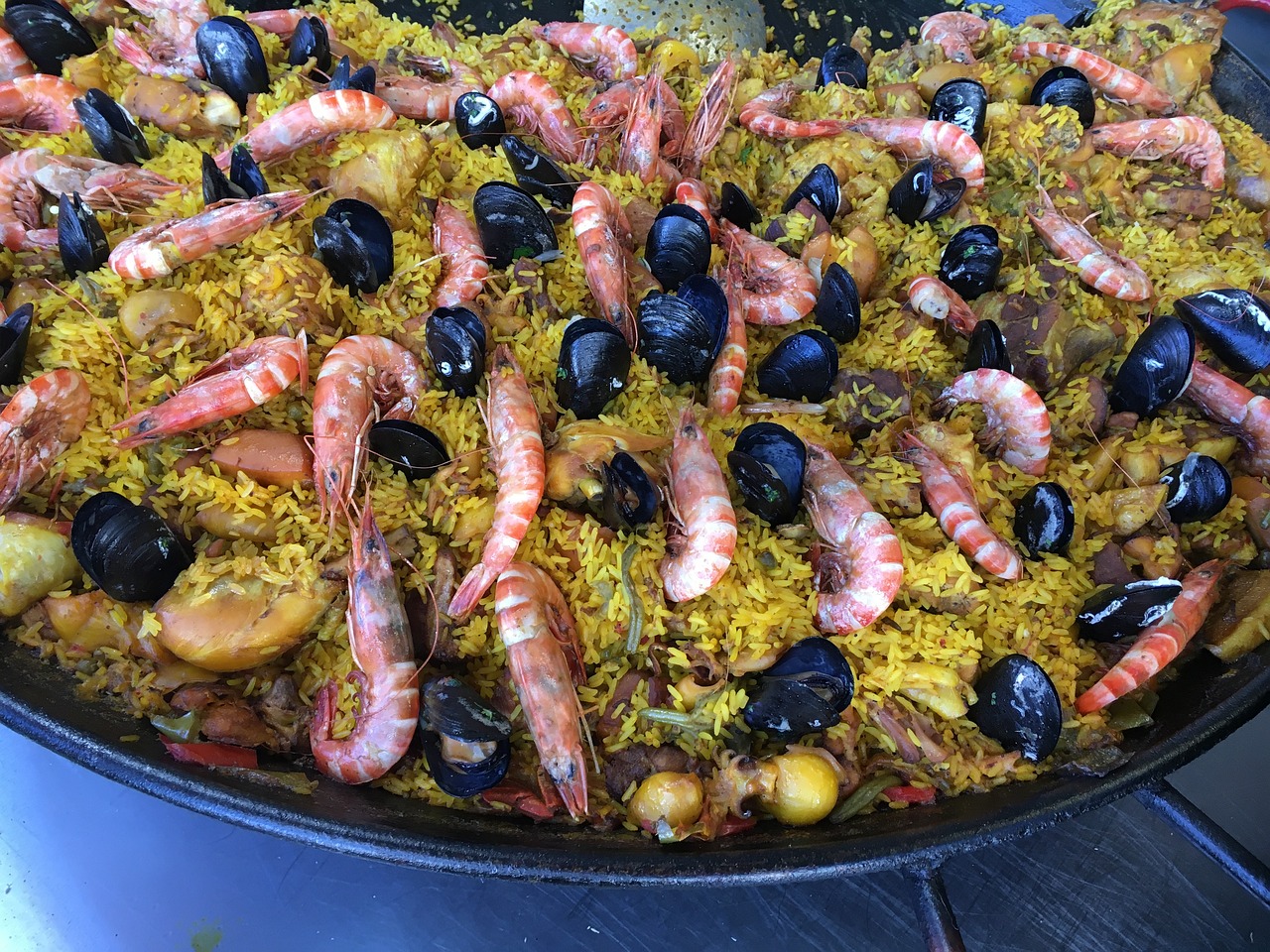 Paella Valencienne Espagnole : La Combinaison Parfaite de Fruits de Mer et de Viande